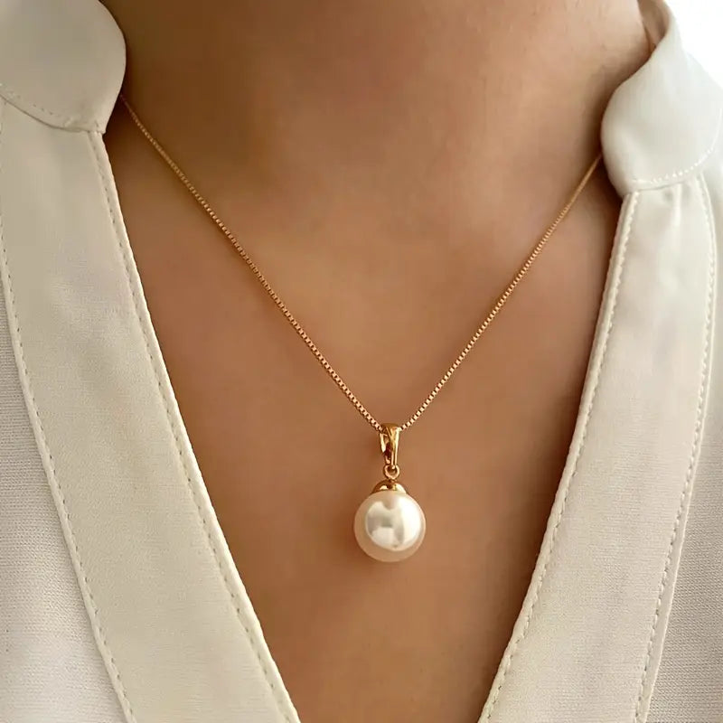 Collier et boucles d'oreilles en perles gracieuses