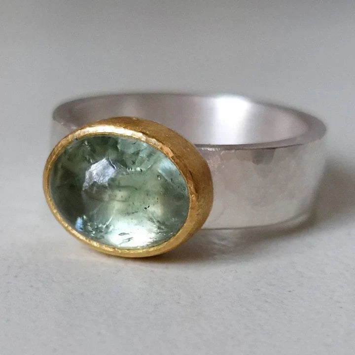Bague verte avec pierre arrondie, Vintage