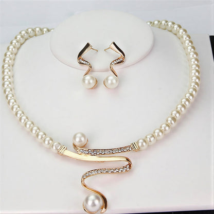 Parure de collier en perles naturelles élégante