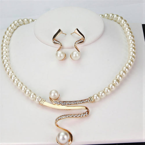 Parure de collier en perles naturelles élégante