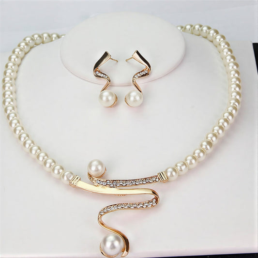 Parure de collier en perles naturelles élégante