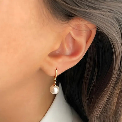 Collier et boucles d'oreilles en perles gracieuses
