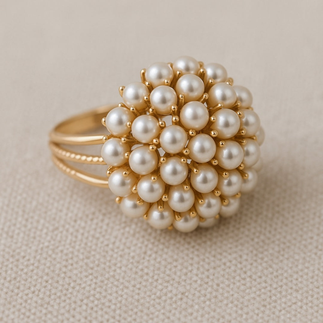 Bague en or avec perle incrustée
