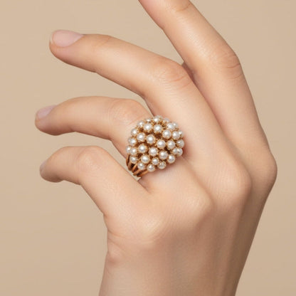 Bague en or avec perle incrustée