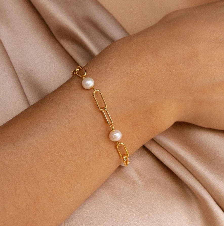 Bracelet en perles et chaîne raffiné