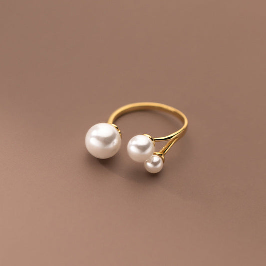 Bague ajustable en perles d'eau douce triple