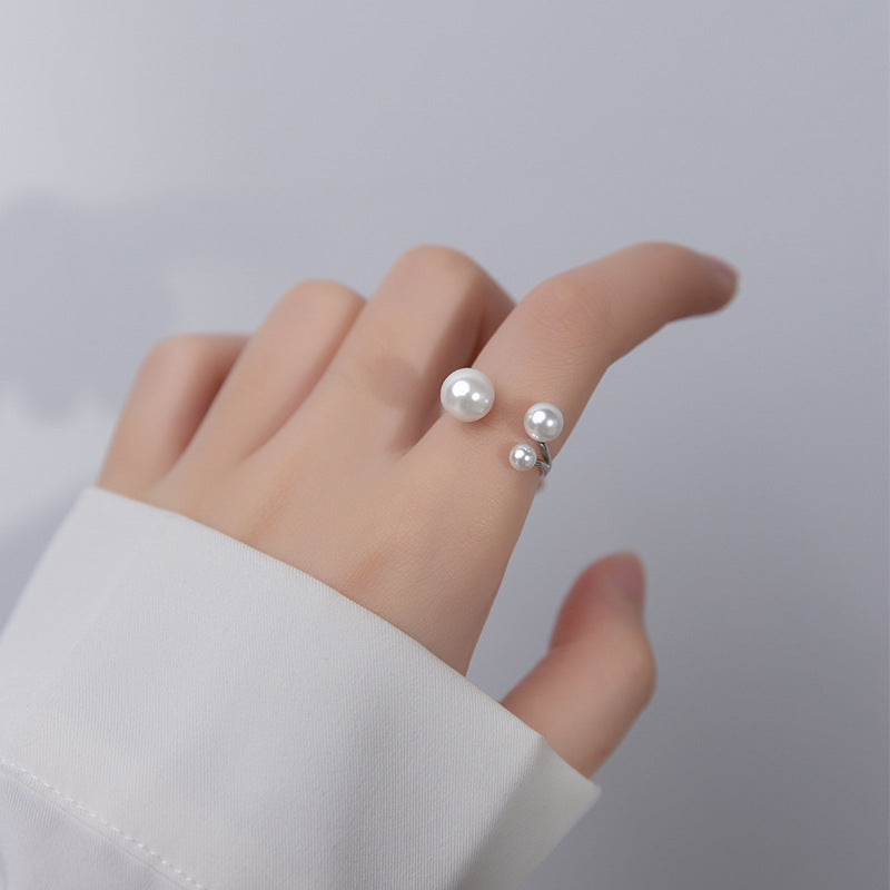 Bague ajustable en perles d'eau douce triple