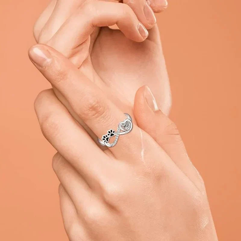 Bague Avec Zircone En Forme de Patte, Symbole du Cœur Et De L'infini.