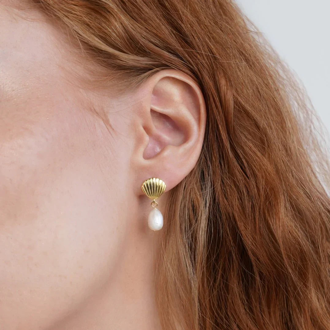 Boucles d'oreilles en or avec coquillage et perles
