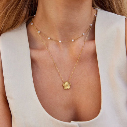 Collier intemporel en or et perles